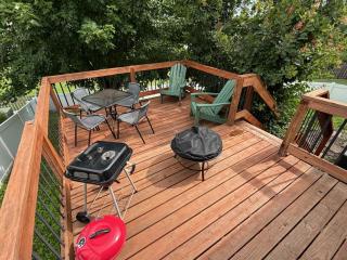 Centrally Located Family Retreat in Omaha - Omaha - 9