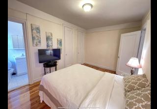 Rooms by Month Manhattan - 1