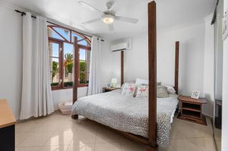 Spacious Villa near Beaches w Pool Sunset Deck - Palm-Eagle Beach - 4