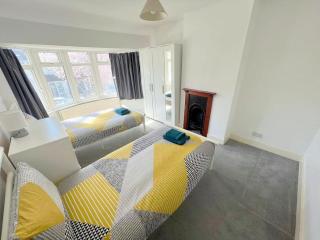 4-Bedroom House - Thornton Heath - Thornton Heath - 9