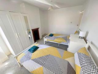4-Bedroom House - Thornton Heath - 8
