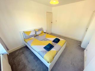 4-Bedroom House - Thornton Heath - 6