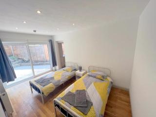Studio (Twin) in Central Sutton - 0