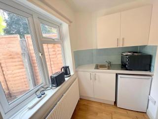 Studio (Twin) in Central Sutton - 3