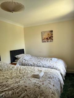 Canal Way- Cozy 3-Bed House - Ilminster - 5