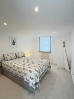 Woodpecker 4 Bed House in London - Teddington - 4