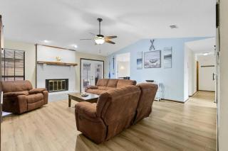 Sunnyside Retreat, Private pool, Bluewater Bay, Sleeps 11, Fenced Yard - 2