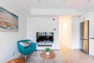 Beautifully Furnished 3BR Apartment Close to High Park - Toronto - 2