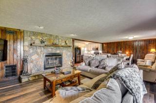 Tee Off in the Mtns Sky Valley Condo with View! - Dillard - 8
