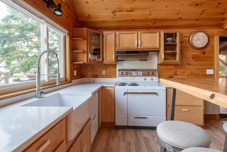 Red Cedar Haven Lakeside Tranquility - - 9