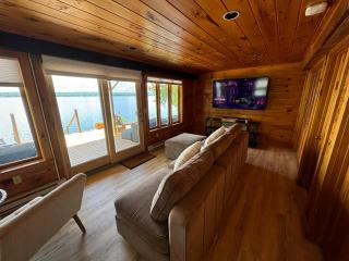 Red Cedar Haven Lakeside Tranquility - 1