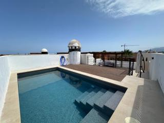 Atico duplex con piscina privada, solárium y barbacoa - 0