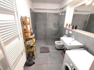 Charming 1-Bedroom Apartment with Natural Light and Balcony - Kelkheim - 4