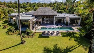 Prestigious villa on Golf - Facing Ile aux Cerfs - 0