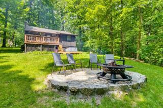 Hot Tub and Deck Cabin Hideaway in Brown County - 9