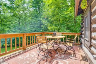 Hot Tub and Deck Cabin Hideaway in Brown County - 8