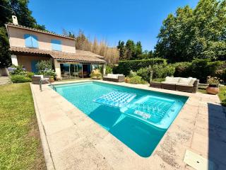 Un appartement 2 pièces dans une villa avec piscine et parking - Vence - 2