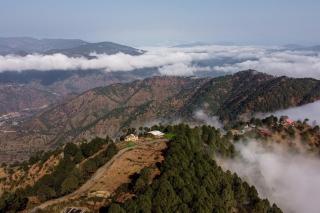 1 br Stay Enclosing the Mountains Nivriti Cottage by RoamHome - Bhikia Sain - 2