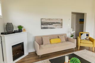Sou'West Sunshine Cottage with Hot tub and Pool - Kensington - 3