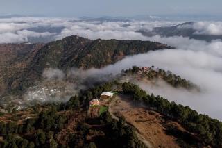 1 br Stay Enclosing the Mountains Nivriti Cottage by RoamHome - Bhikia Sain - 7