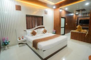 Sunny Villa Entire With Pool - 1