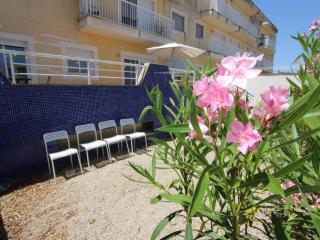 Ap ELS PINS, ideal para tus vacaciones cerca del mar, wifi gratuito, aire acondicionado , piscina comunitaria, se admiten mascotas, playa para perros - ES-184-68 - 3