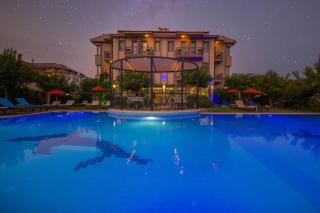 Golden Moon Hotel - 8