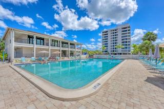 Johnnys Island Palm - Walk to Siesta Key Beach, Marina, Dining & Pool - 2
