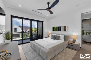 Villa Enclave- Brand New Luxe Las Olas Beach Villa - 1