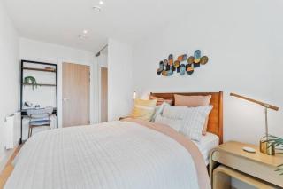 Luxury Apartment - Excellent Location - Free Secure Parking, Self-Check-In, Fast Wifi, Access to Residents-Only Gym, Cinema Room, Games Room and Work Space by Yoko Property - 7