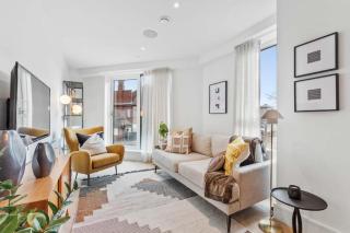 Luxury Apartment - Excellent Location - Free Secure Parking, Self-Check-In, Fast Wifi, Access to Residents-Only Gym, Cinema Room, Games Room and Work Space by Yoko Property - 3