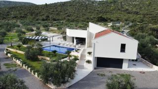 Luxury Villa Dolac near Split, airport, complete privacy, infinity heated pool - 9