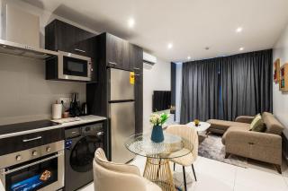 Kancha Homes Modern Luxury Stay Loxhood House - Trofwi - 1