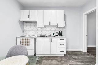 Chic Getaway | 1BR Suite w/ Parking & AC - Windsor - 9