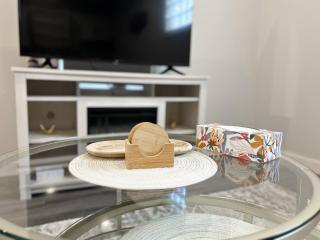 Chic Getaway | 1BR Suite w/ Parking & AC - Windsor - 4