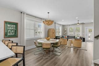 Immaculate 5BR Retreat- Pool and More! The Blue Palm - 2