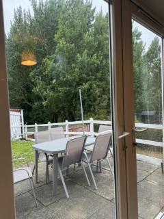 Near Saltaire, Bingley, Beautiful & Spacious, Entire 2-Bed House, Kitchen, Washer Dryer, Parking & Garden - Bradford - 5