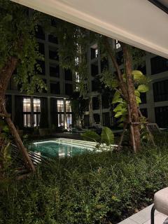 Luxury condominium Heart of BKK Ekkamai - 8