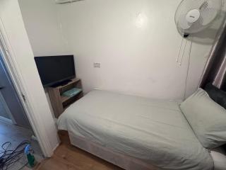 Budget Single Room - Streatham Vale - 1