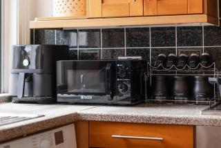 Elegant 2 Bed Home in Kensington - 9