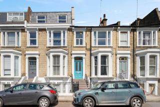 Elegant 2 Bed Home in Kensington - 8
