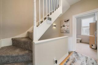 Elegant 2 Bed Home in Kensington - 7