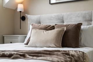 Elegant 2 Bed Home in Kensington - 5