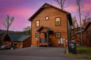 5 Br Sleeps 16 Hot Tub Game Room Movie Room - 0