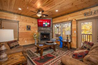 5 Br Sleeps 16 Hot Tub Game Room Movie Room - 2
