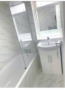 Sunny Gardens 3-Bed Apartment in London - 7