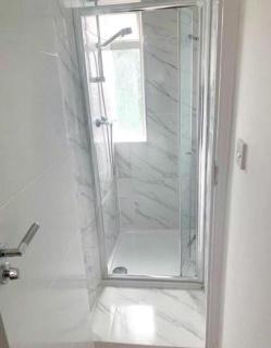 Sunny Gardens 3-Bed Apartment in London - 0