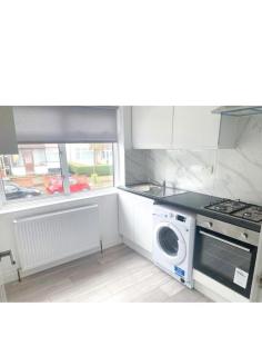 Sunny Gardens 3-Bed Apartment in London - 9