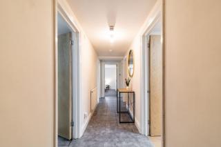 Charming 3 Bed Flat by Harbour - 2