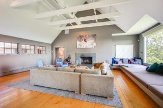 Group-Friendly Newbury Stunner Home Gym, Hot Tub! - Newbury - 5